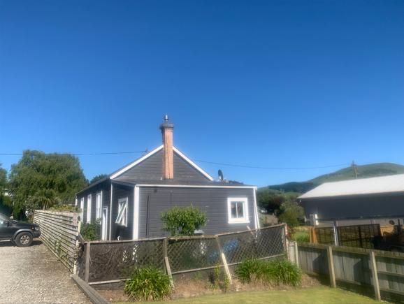 11 Pratt Street Waikouaiti Original roofing with the old damaged chimney JDBuilders