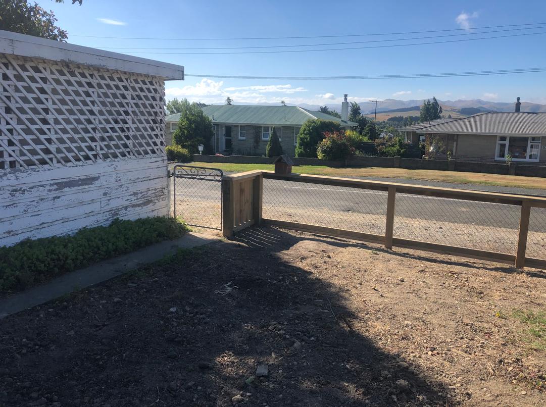 4 30 Kirkwall St, Palmerston Looking towards the front entrance of the house showing the completion of the fence JDBuilders