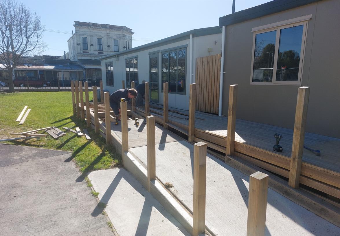 16 Fenwick Primary School, Oamaru Staff removing decking from the learning spaces JDBuilders