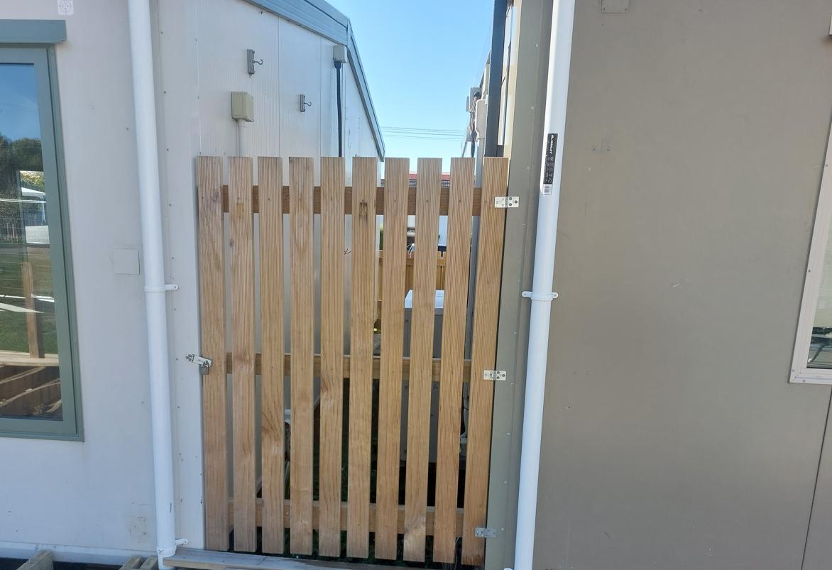 19 Fenwick Primary School, Oamaru Security gate that seperates the two learning spaces JDBuilders