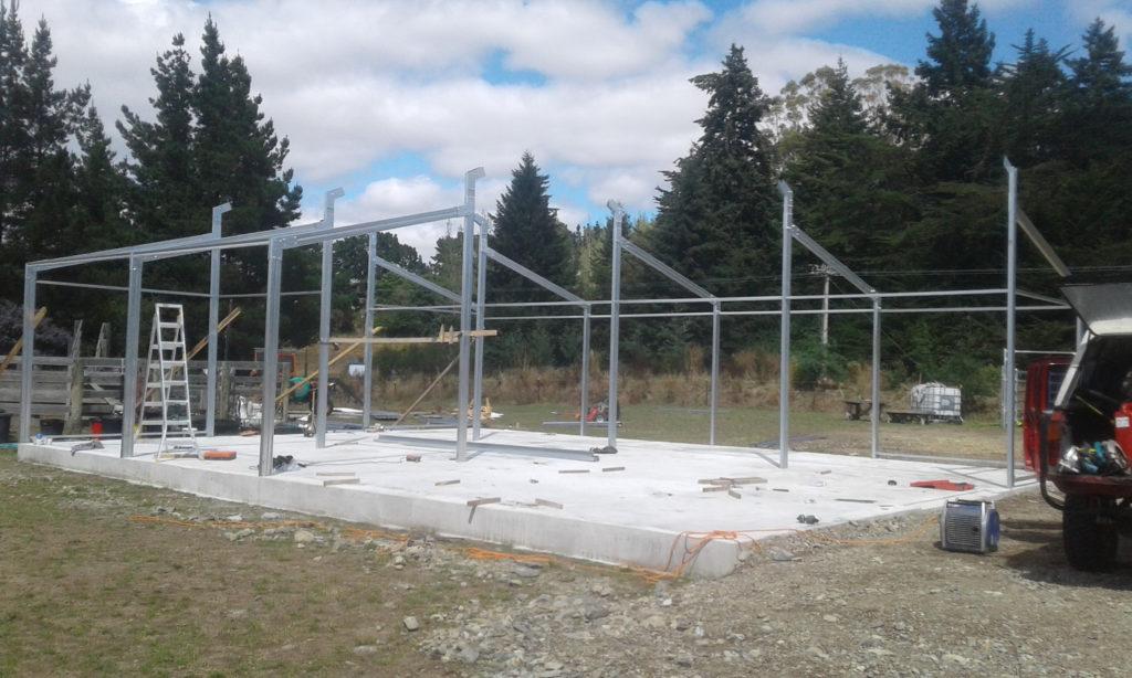 15 Heritage barn Dunback Initial steel framing for the barn structure being erected JDBuilders