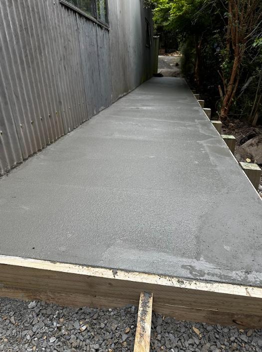 Main 167 Saddle Hill Rd, Mosgiel View of the completed concrete pour for the pathway and retaining wall JDBuilders