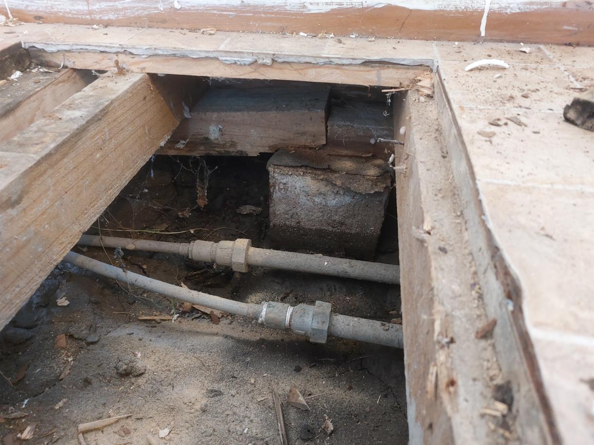 11 38 Monmouth St, Hampden Inspecton hole in the kitchen to view damaged bearer JDBuilders