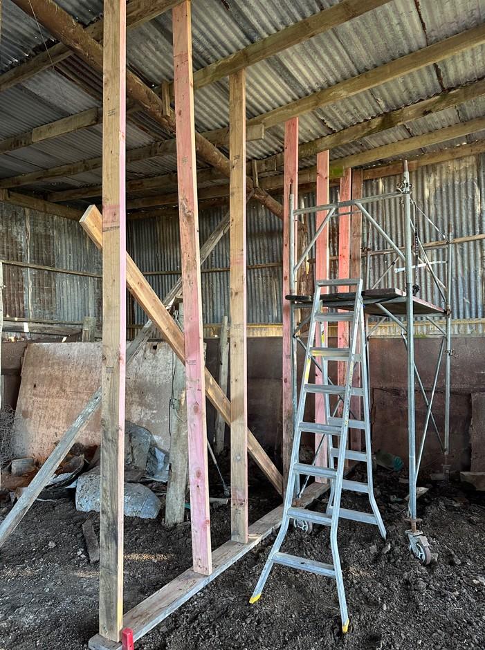 5 Propping up the beam whilst fixing the end wall post JDBuilders