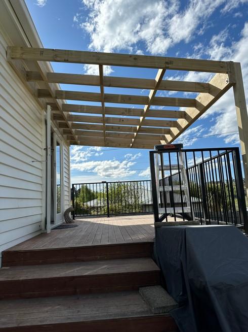 Main 13 Solway Street, Oamaru Completion of the roof structure over the deck, prior to installing SolarSafe Clear roofing JDBuilders